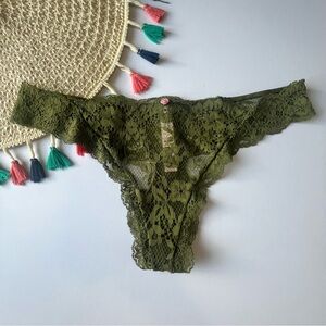 Victoria's Secret Dream Angels Lace Thong Panty Woodland Green Medium NEW